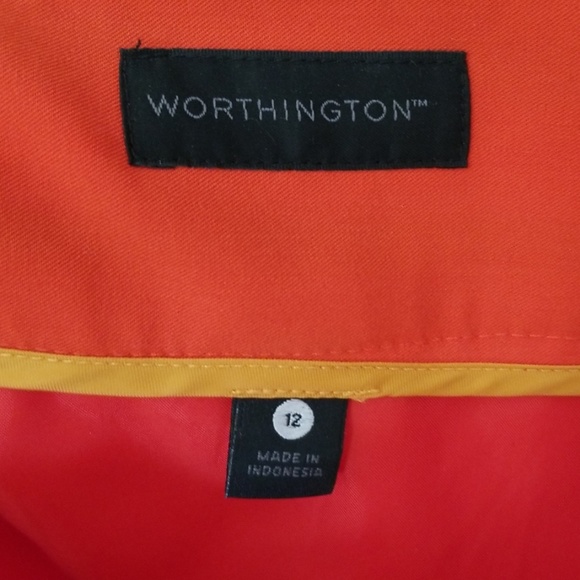 Suit - Picture 3 of 3